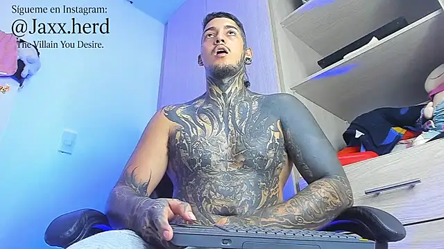 Snapshot of JAXXXONHERD chatting on 10.20.25 JAXXXONHERD online show from 10.20.25