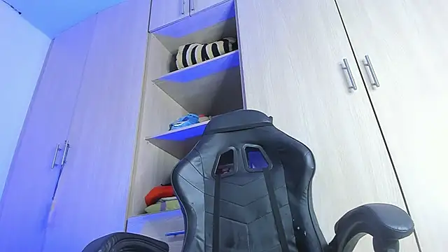 Snapshot of JAXXXONHERD chatting on 10.27.25 JAXXXONHERD online show from 10.27.25