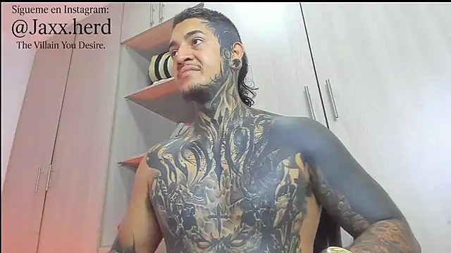 Snapshot of JAXXXONHERD chatting on 10.31.25 JAXXXONHERD online show from 10.31.25