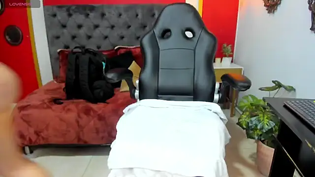 Snapshot of Tisha__lau chatting on 02.25.25 Tisha lau online show from 02.25.25