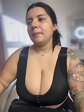 Snapshot of horny_roomiess chatting on 09.25.25 horny roomiess online show from 09.25.25