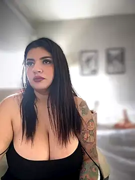 Snapshot of horny_roomiess chatting on 10.30.25 horny roomiess online show from 10.30.25