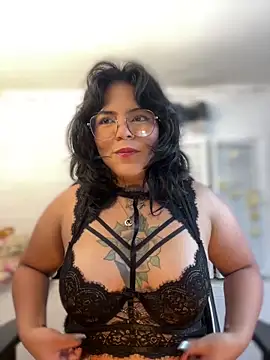 JulianaCastillo online show from 12.31.24