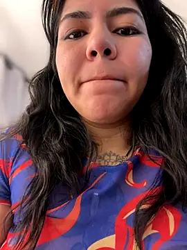 Snapshot of JulianaCastillo chatting on 10.15.25 JulianaCastillo online show from 10.15.25