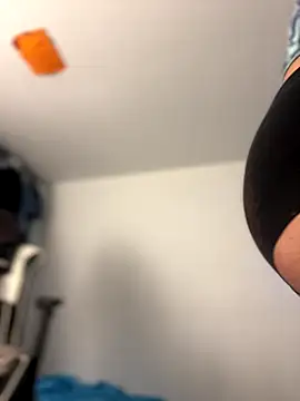 Snapshot of JulianaCastillo chatting on 10.17.25 JulianaCastillo online show from 10.17.25