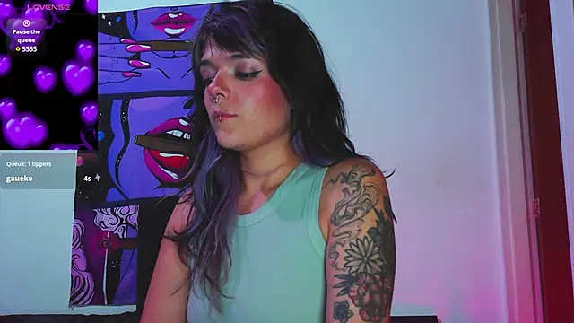 Snapshot of purple_em69 chatting on 12.09.24 purple em69 online show from 12.09.24