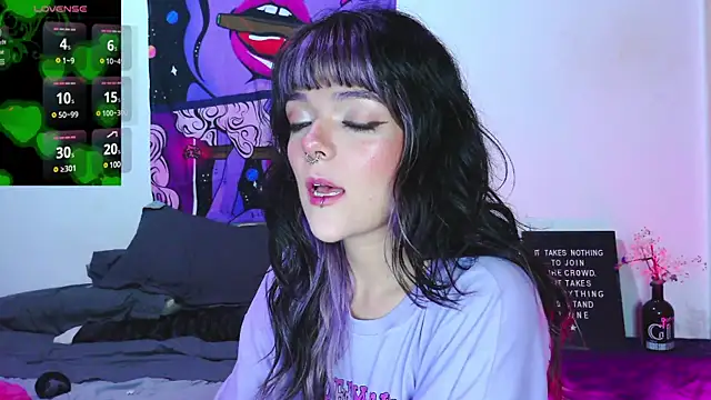 Snapshot of purple_em69 chatting on 12.11.24 purple em69 online show from 12.11.24