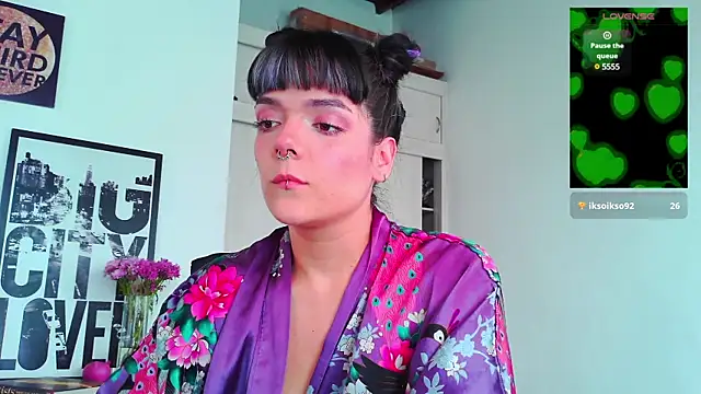 Snapshot of purple_em69 chatting on 02.08.25 purple em69 online show from 02.08.25