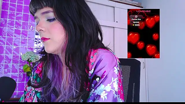 Snapshot of purple_em69 chatting on 03.12.25 purple em69 online show from 03.12.25