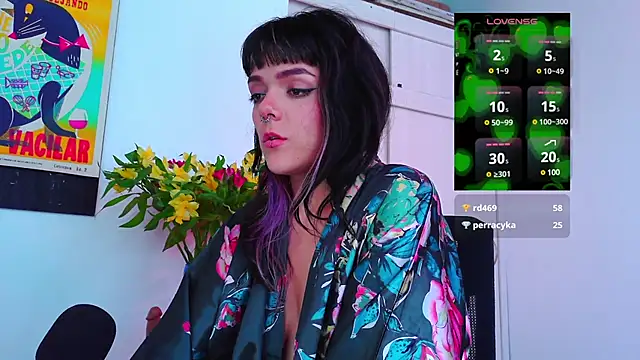 Snapshot of purple_em69 chatting on 03.16.25 purple em69 online show from 03.16.25