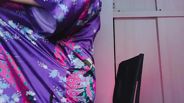 Snapshot of purple_em69 chatting on 09.27.25 purple em69 online show from 09.27.25