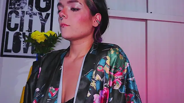 Snapshot of purple_em69 chatting on 10.24.25 purple em69 online show from 10.24.25