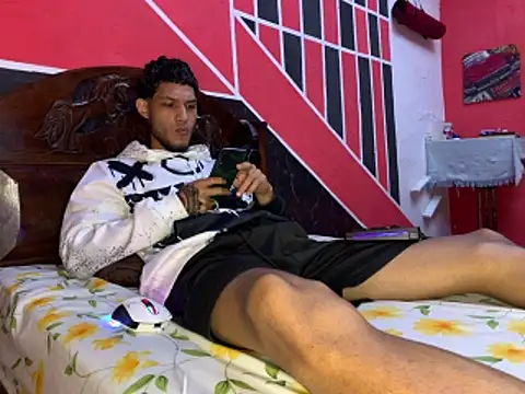Snapshot of tanned_boy chatting on 06.08.26 tanned boy online show from 06.08.26