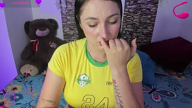 Snapshot of linda_montoya chatting on 10.23.25 linda montoya online show from 10.23.25