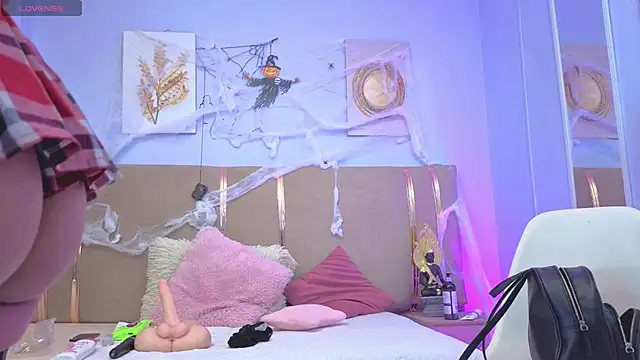 sarah cruzz  online show from 10.22.25