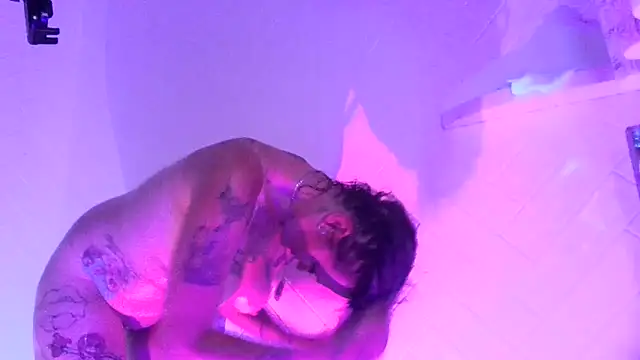 Snapshot of renegade_vyxxen chatting on 12.15.24 renegade vyxxen online show from 12.15.24