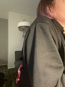 Snapshot of renegade_vyxxen chatting on 12.20.24 renegade vyxxen online show from 12.20.24