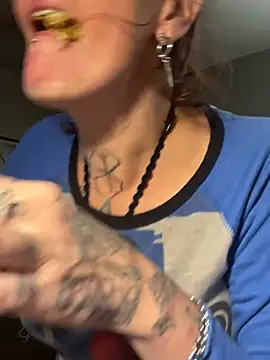 Snapshot of renegade_vyxxen chatting on 12.23.24 renegade vyxxen online show from 12.23.24