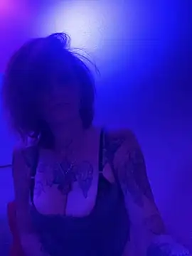 Snapshot of renegade_vyxxen chatting on 02.12.25 renegade vyxxen online show from 02.12.25