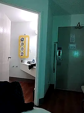 Snapshot of renegade_vyxxen chatting on 03.06.25 renegade vyxxen online show from 03.06.25