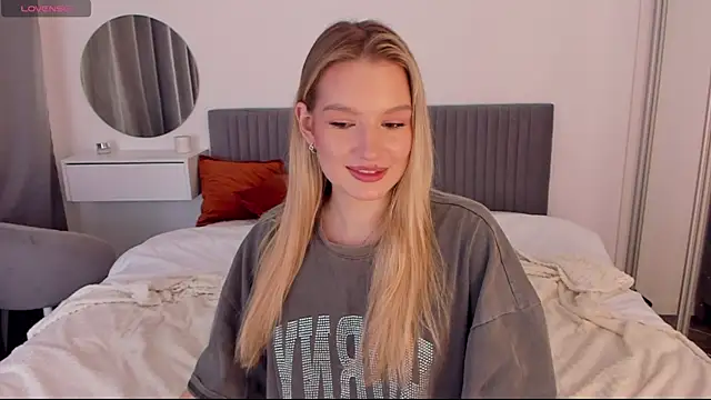 CassieRayss online show from 11.13.25