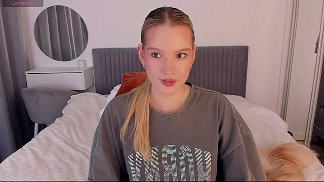 CassieRayss online show from 11.17.25