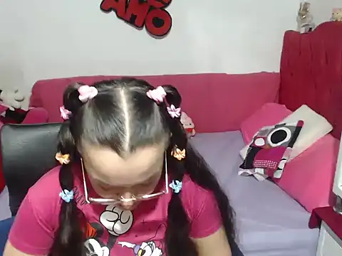 Snapshot of Angela_18honey chatting on 11.06.25 Angela 18honey online show from 11.06.25