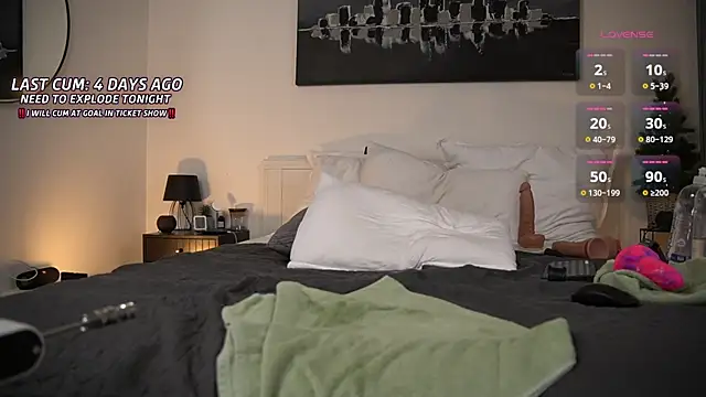 Snapshot of kennethwade chatting on 01.04.25 kennethwade online show from 01.04.25