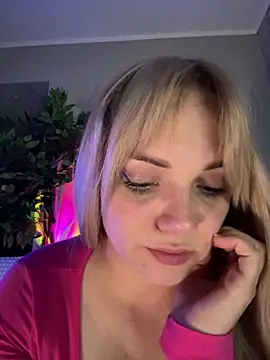 Snapshot of Juuice chatting on 11.15.25 Juuice online show from 11.15.25