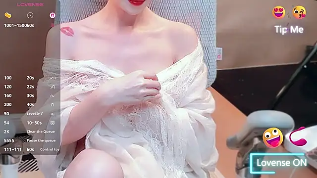Snapshot of vyizh- chatting on 06.18.26 vyizh- online show from 06.18.26