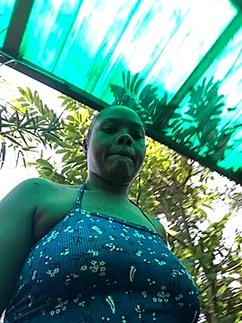 Snapshot of Dellah26 chatting on 11.05.25 Dellah26 online show from 11.05.25