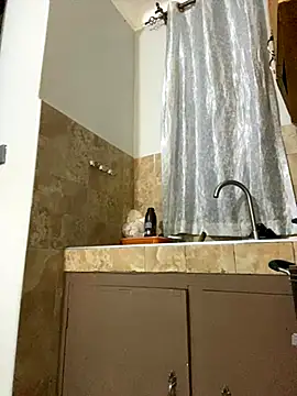 Snapshot of Dellah26 chatting on 11.10.25 Dellah26 online show from 11.10.25