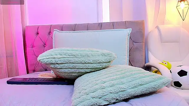 nikkita ubba online show from 12.04.25