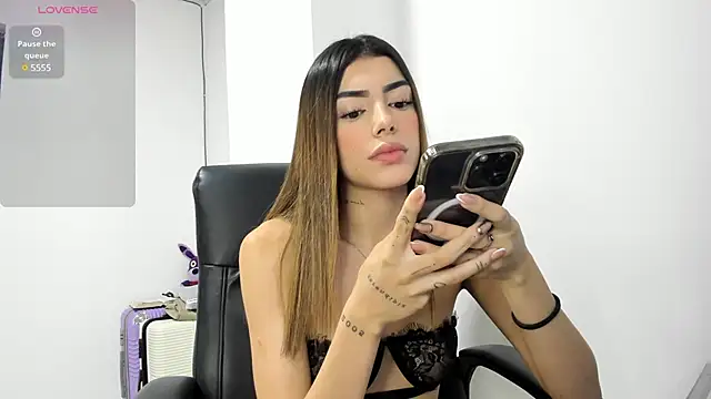 Snapshot of MerySummer chatting on 02.23.25 MerySummer online show from 02.23.25
