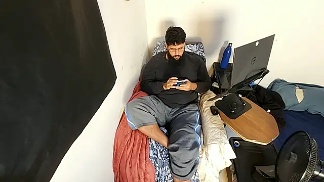 Snapshot of Luksmen chatting on 06.28.26 Luksmen online show from 06.28.26