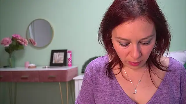 HaileyMoonn online show from 10.17.25