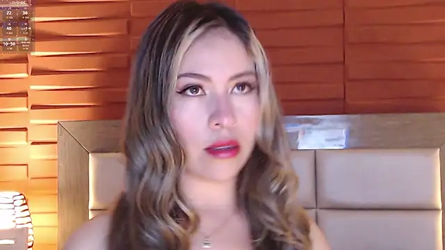 Snapshot of Ammy_Castro chatting on 12.28.24 Ammy Castro online show from 12.28.24