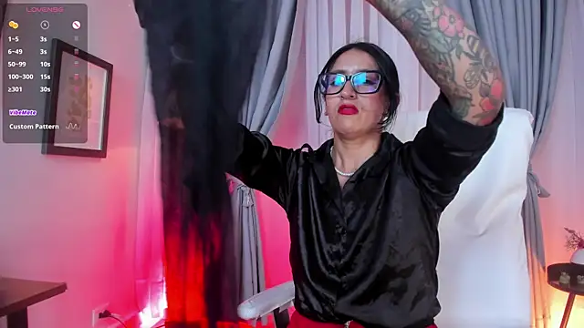 kira moon   online show from 11.04.25