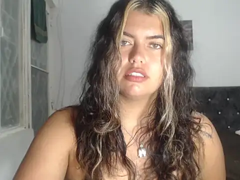 Snapshot of sweetkitty_16 chatting on 10.02.25 sweetkitty 16 online show from 10.02.25