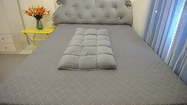 Lavender Sweet online show from 10.02.25