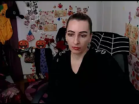 EvelynAngell online show from 10.13.25