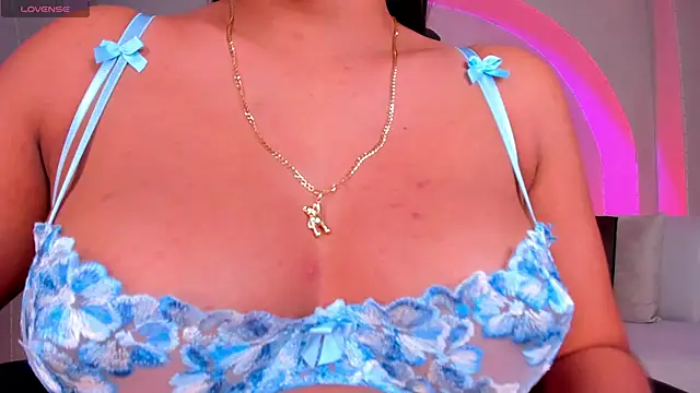 Snapshot of JessicaWilliams1 chatting on 10.11.25 JessicaWilliams1 online show from 10.11.25