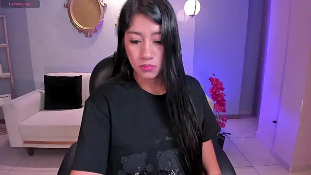 Snapshot of JessicaWilliams1 chatting on 11.05.25 JessicaWilliams1 online show from 11.05.25