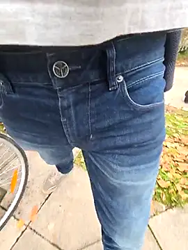 Snapshot of Lorent6969 chatting on 10.31.25 Lorent6969 online show from 10.31.25