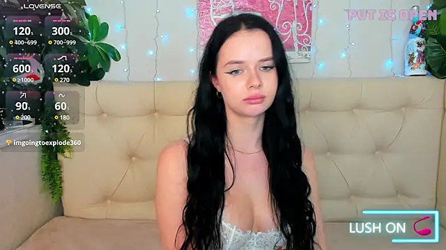 Snapshot of Lori__Hell chatting on 02.19.25 Lori Hell online show from 02.19.25