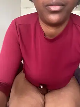 Snapshot of officialkhakes_za chatting on 10.30.25 officialkhakes za online show from 10.30.25