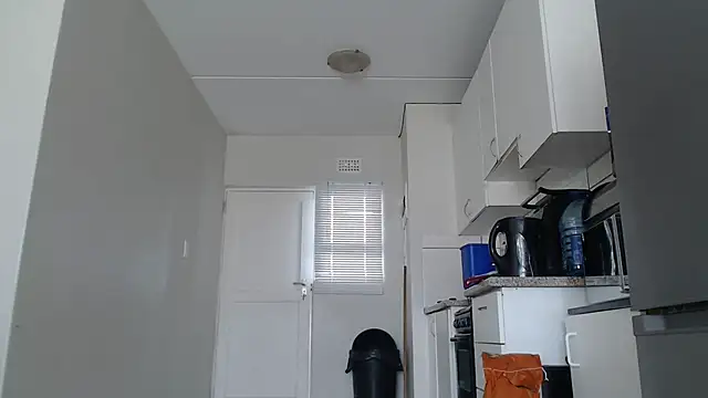 Snapshot of officialkhakes_za chatting on 11.09.25 officialkhakes za online show from 11.09.25