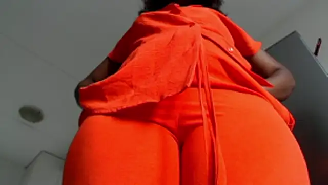 Snapshot of officialkhakes_za chatting on 02.03.26 officialkhakes za online show from 02.03.26