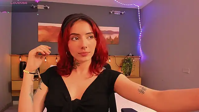 Snapshot of LiliJones_ chatting on 02.05.25 LiliJones online show from 02.05.25