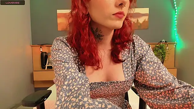 Snapshot of LiliJones_ chatting on 02.06.25 LiliJones online show from 02.06.25